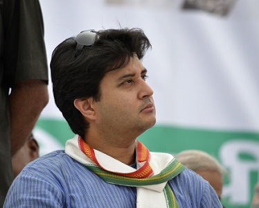 Road-accident-happens-in-kerala-with-the-car-of-jyotiraditya-scindia