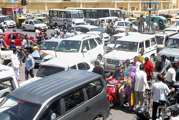 Due to the heavy jam on dharna in Lucknow , people suffering