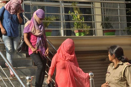 sex-racket-busted-in-barabanki-hotel-14-arrested