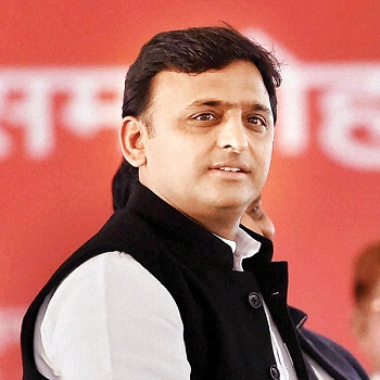 mobile distribution by akhilesh govt