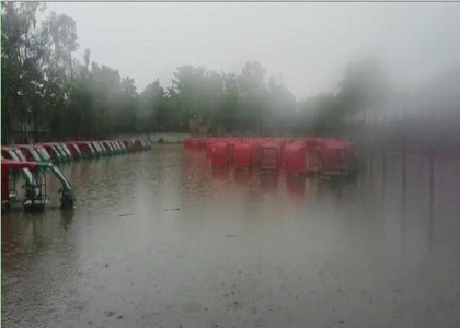 Millions of e - rickshaws are rusting in the water