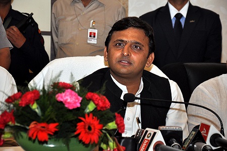 samsung investment in uttar pradesh and meeting with up cm akhilesh yadav 