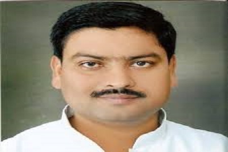 pawan pandey kicked out of samajwadi party