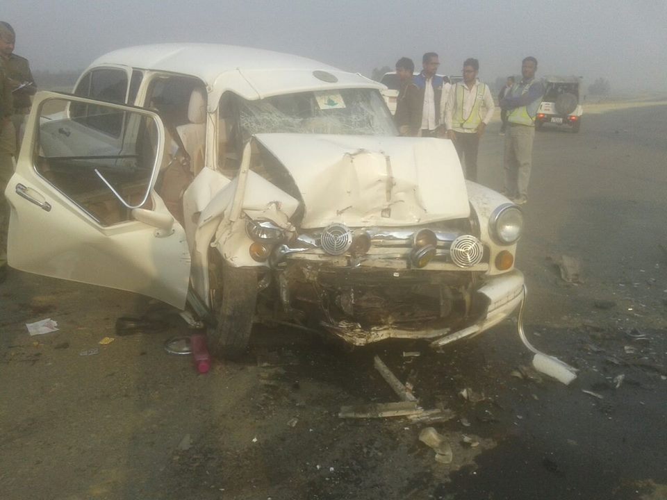 lucknow agra expressway accident