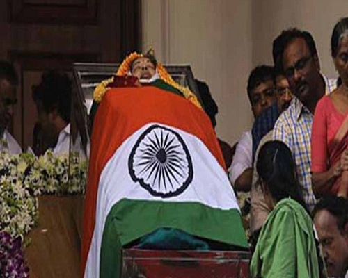 jayalalithaas-family-members-done-funeral-again-by-hindu-customs