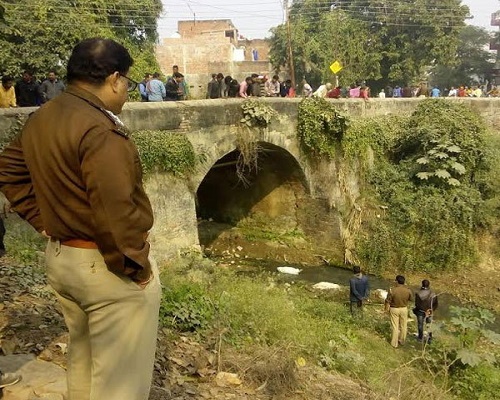 unclaimed-dead-bodies-thrown-in-river-in-ghazipur