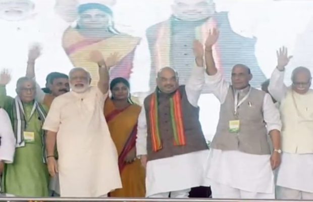 up-lacknow-pm-modi-privartan-rally-bjp-dais-amit-shah