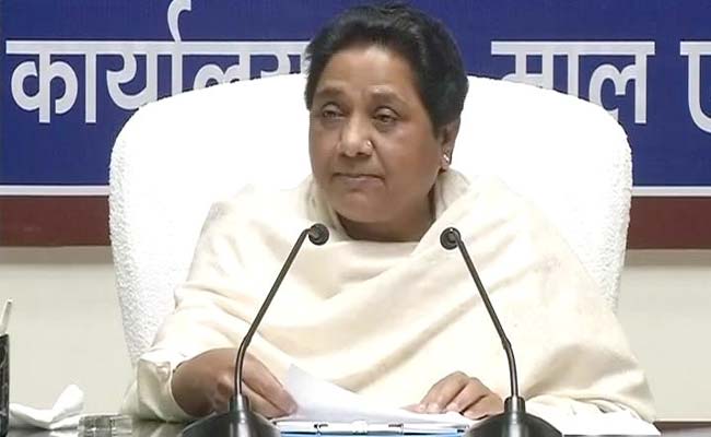 petition-filed-against-mayawati-in-high-court-for-neglecting-sc-order