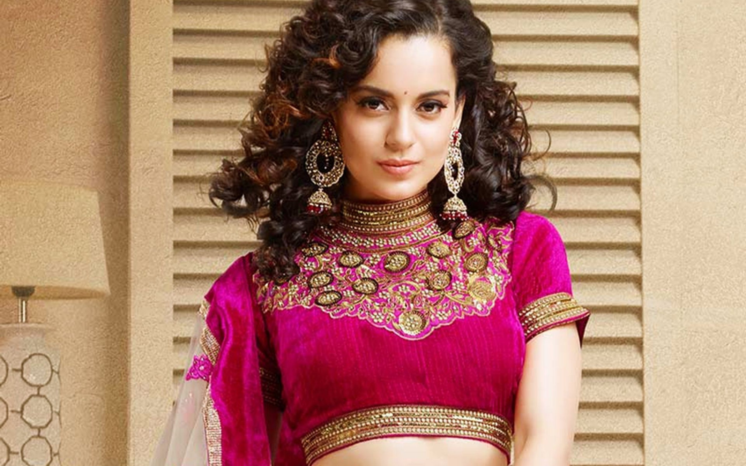 kangana-ranaut-gifts-2-crores-flat-to-her-yog-teacher