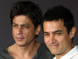 shah-rukh-khan-clicks-the-first-picture-with-aamir-khan-in-25-years-and-its-epic