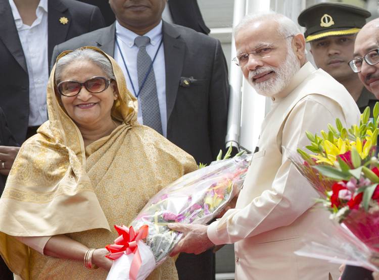 pm-modi-setting-aside-protocol-reached-igi-airport-to-receive-bangladeshi-sheikh-hasina