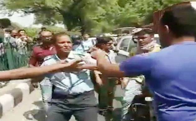 air-force-employee-beaten-harshly-in-delhi