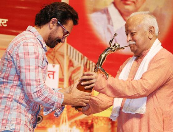 aamir-khan-honoured-with-dinanath-mangeshkar-award-for-dangal