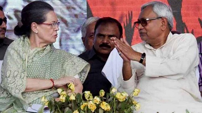 Nitish-Kumar-meets-Sonia-do-not-react-to-Modi-news