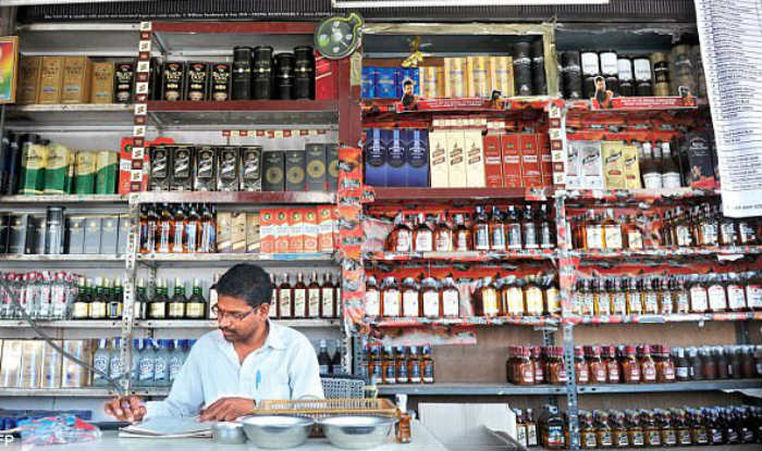gorakhpur-mla-alleges-that-police-is-shielding-liquor-shops