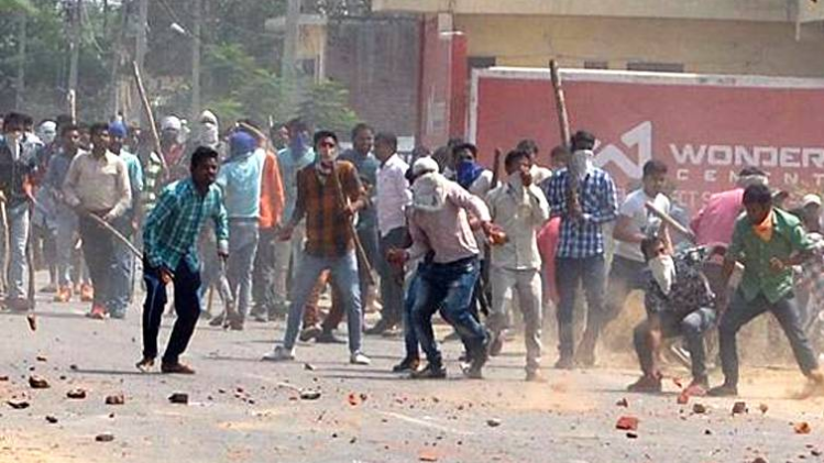 बीजेपी राज में भी दंगे, कानून व्यवस्था हो रही चौपट