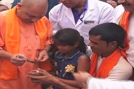 /cm-yogi-launches-encephalitis-vaccination-campaign-in-kushinagar