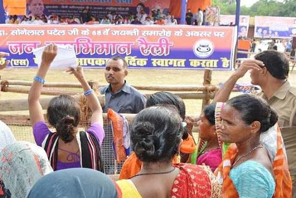 Maa, screaming in front of Chief Minister for justice, CM Yogi also listened to unheard of