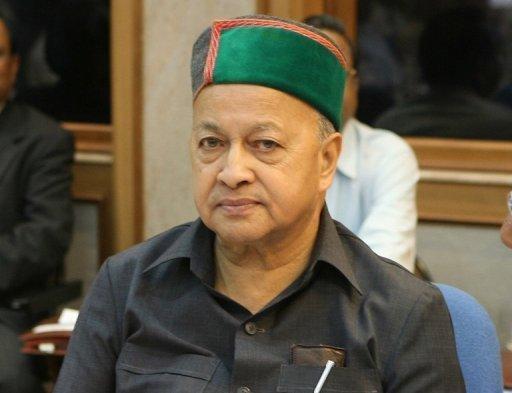 Virbhadra Singh's visit to Delhi between the decision not to contest elections, may be announced