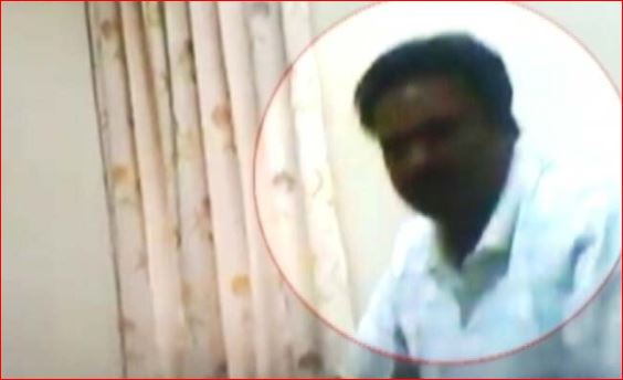 before karnataka election, congress reliase a sting video of bjp leader  