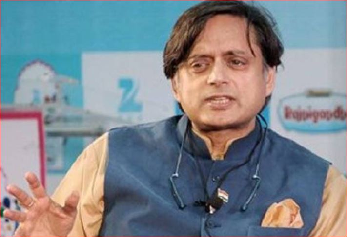 PM Modi is doing politics to divide the country - Tharoor