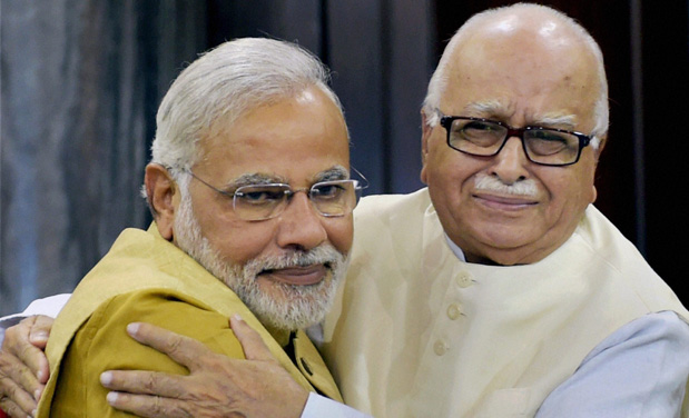 Rahul tweeted Happy Birthday to Advani