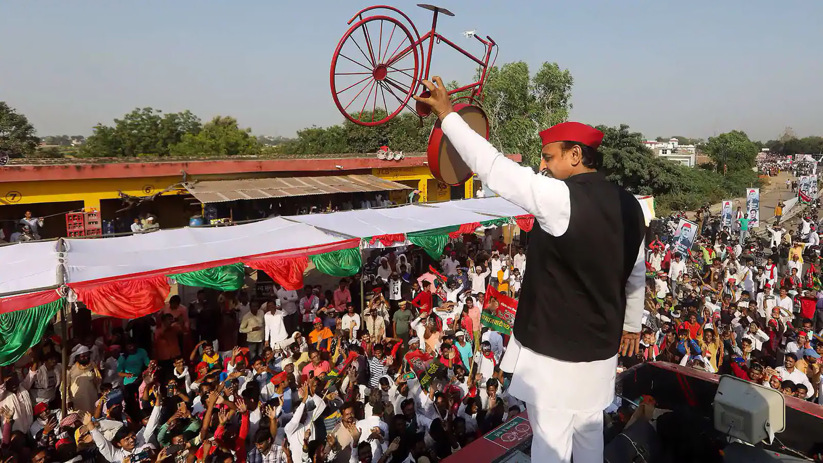 SP has released the complete list of candidates so far; Akhilesh, Azam and Abdullah's name also