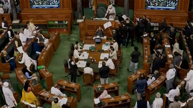 Opposition parties protest against Rahul's disqualification, Congress MPs wear black clothes