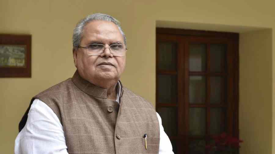 CBI team reached Satyapal Malik's house in case of insurance scam