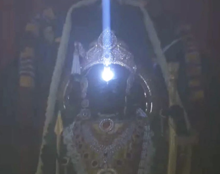 Ramlala's Surya Tilak done in Ayodhya on the occasion of Ram Navami
