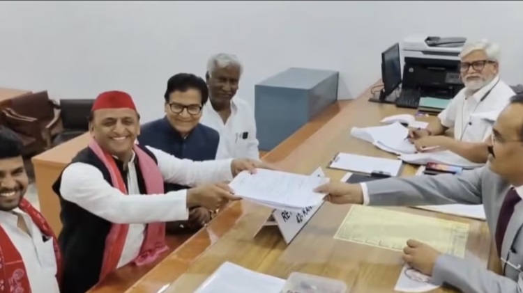 Akhilesh will contest from Kannauj, SP chief files nomination in presence of family