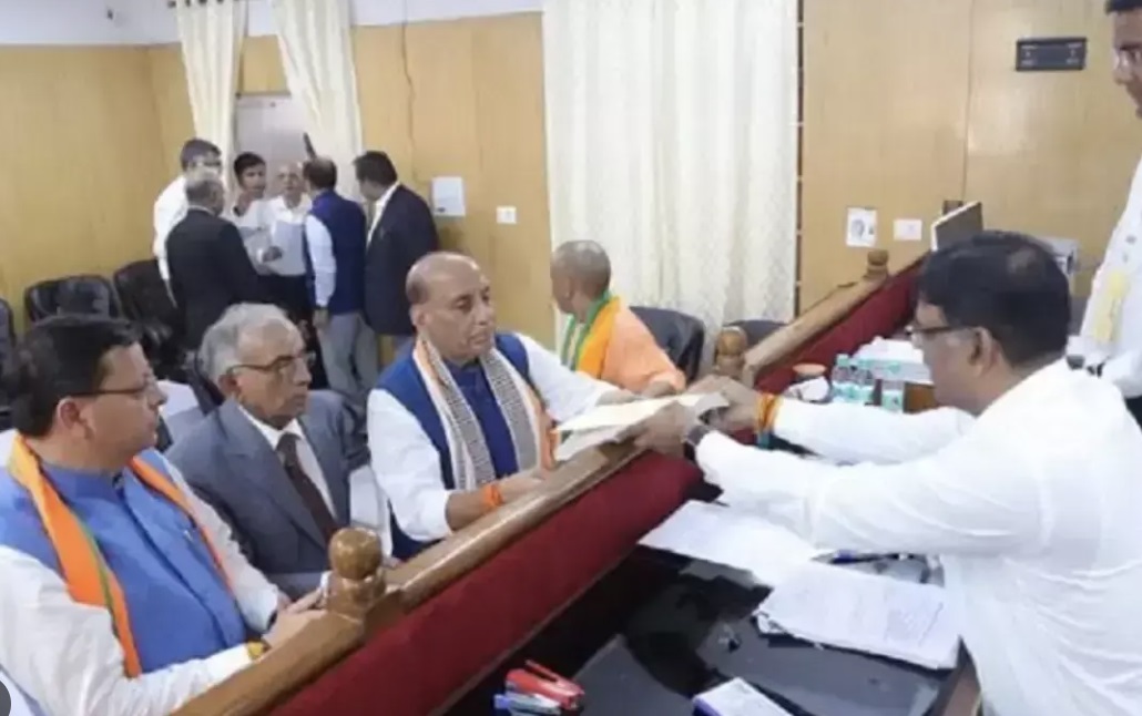 Rajnath Singh filed nomination from Lucknow, Yogi Adityanath was also present.
