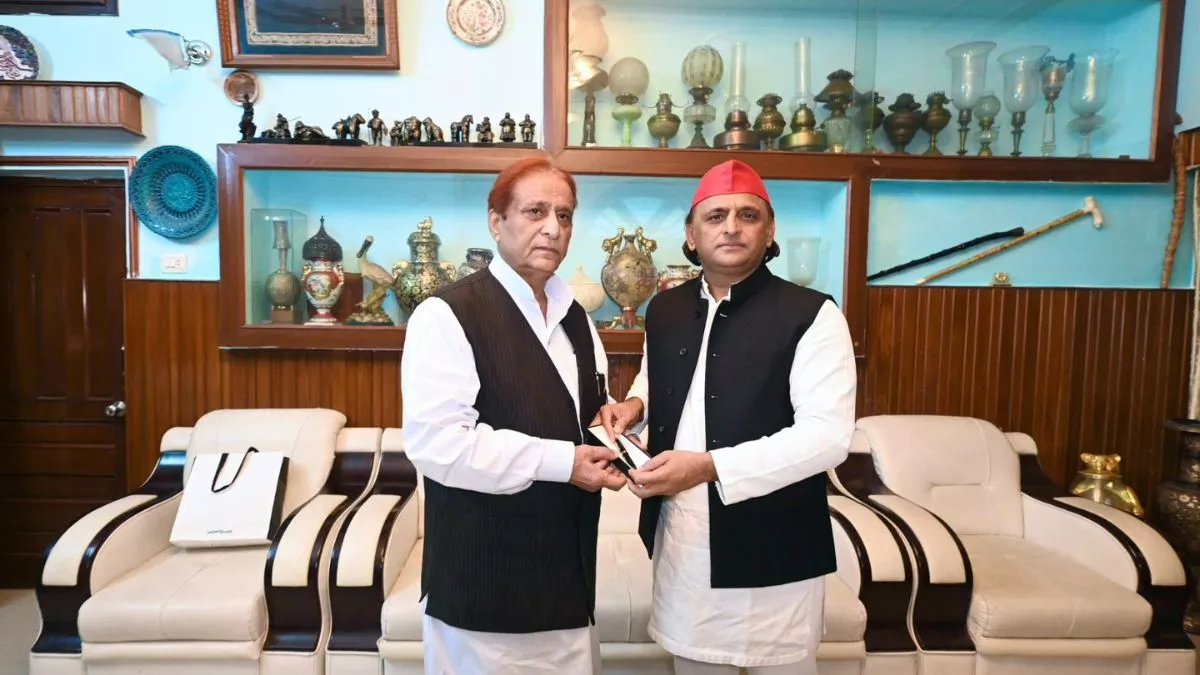 Akhilesh Yadav met Azam Khan for the first time since his release from jail