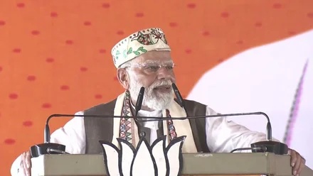 These people are out on bail in corruption cases, and now they are engaged in stealing the title of Jan Nayak - PM Modi