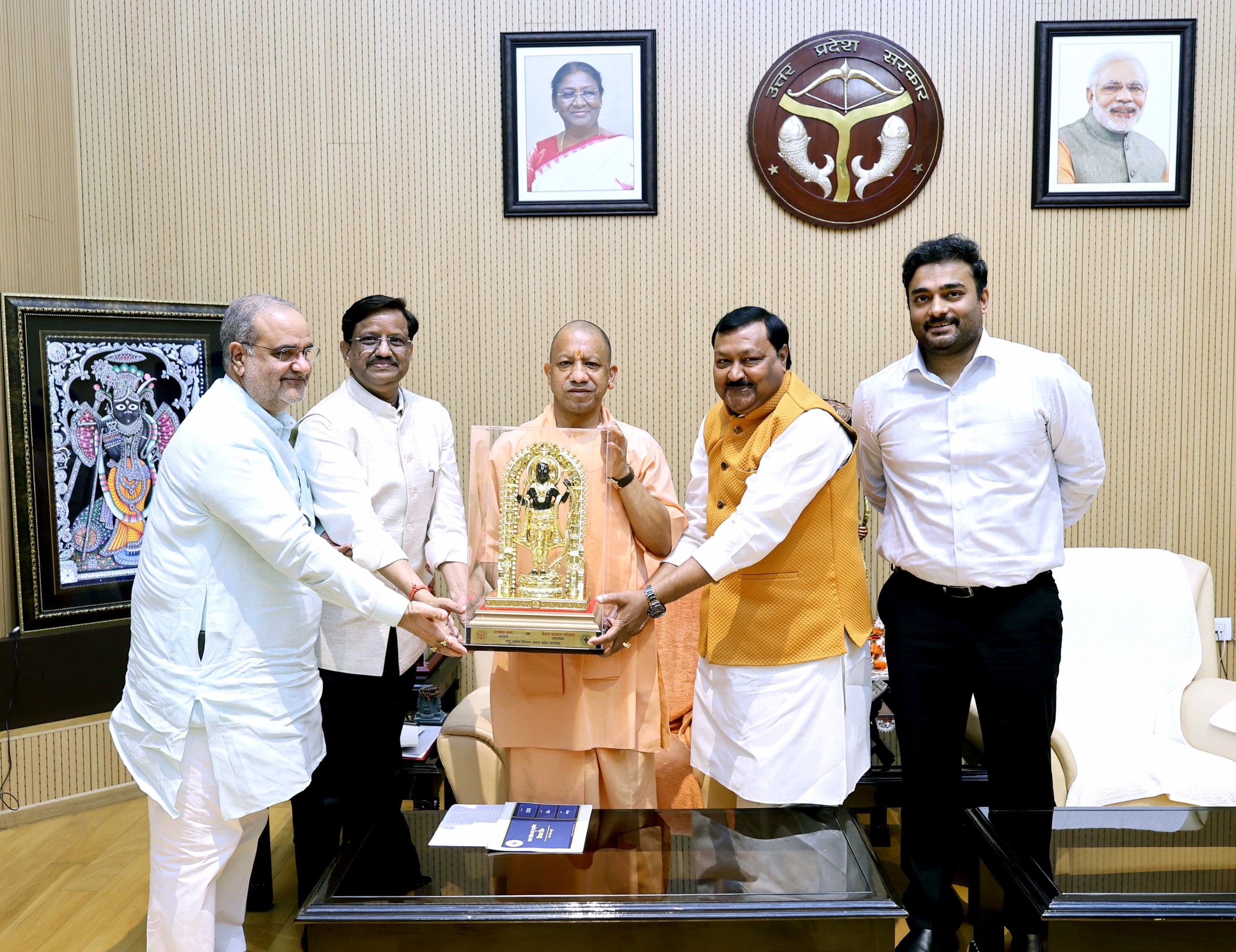 Uttar Pradesh Small Industries Corporation presented a check for 2.67 crore to the Chief Minister