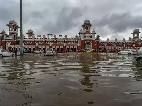 Rain becomes a problem in Lucknow, situation worsens due to water logging across the district